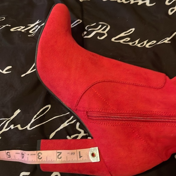 Boots - Picture 8 of 8